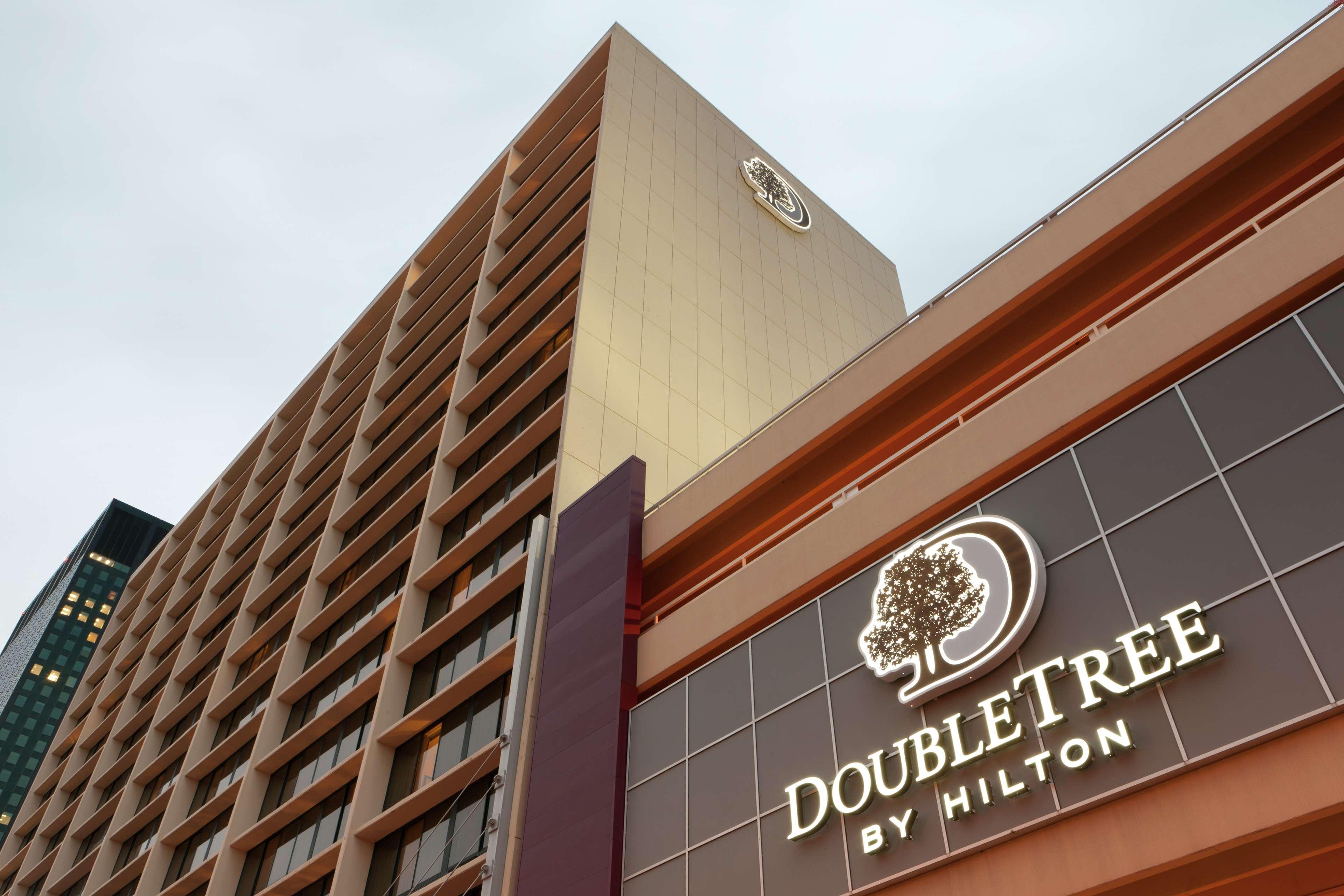 Doubletree By Hilton Hotel Cleveland Downtown - Lakeside Exterior photo